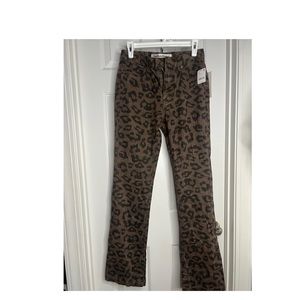BRAND NEW W/TAGS FREE PEOPLE CHEETAH FLARE JEANS🐆